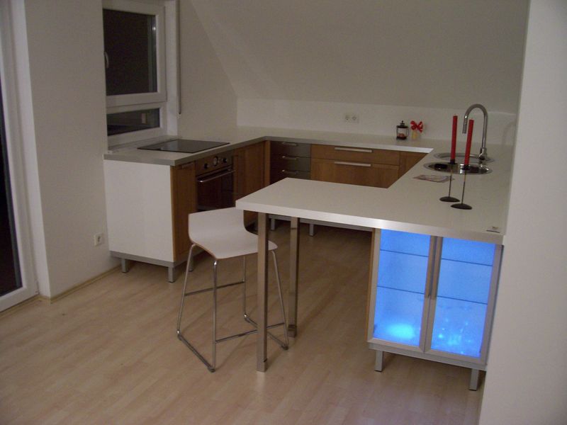 IKEA Küche in G-Form in Müchnen montiert mit extra Lichtschrank